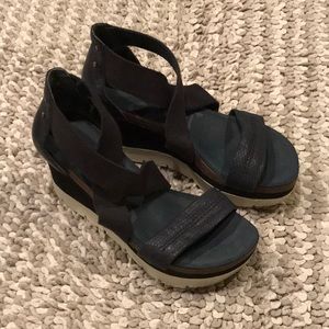 OTBT Womens wedge sandal size 7